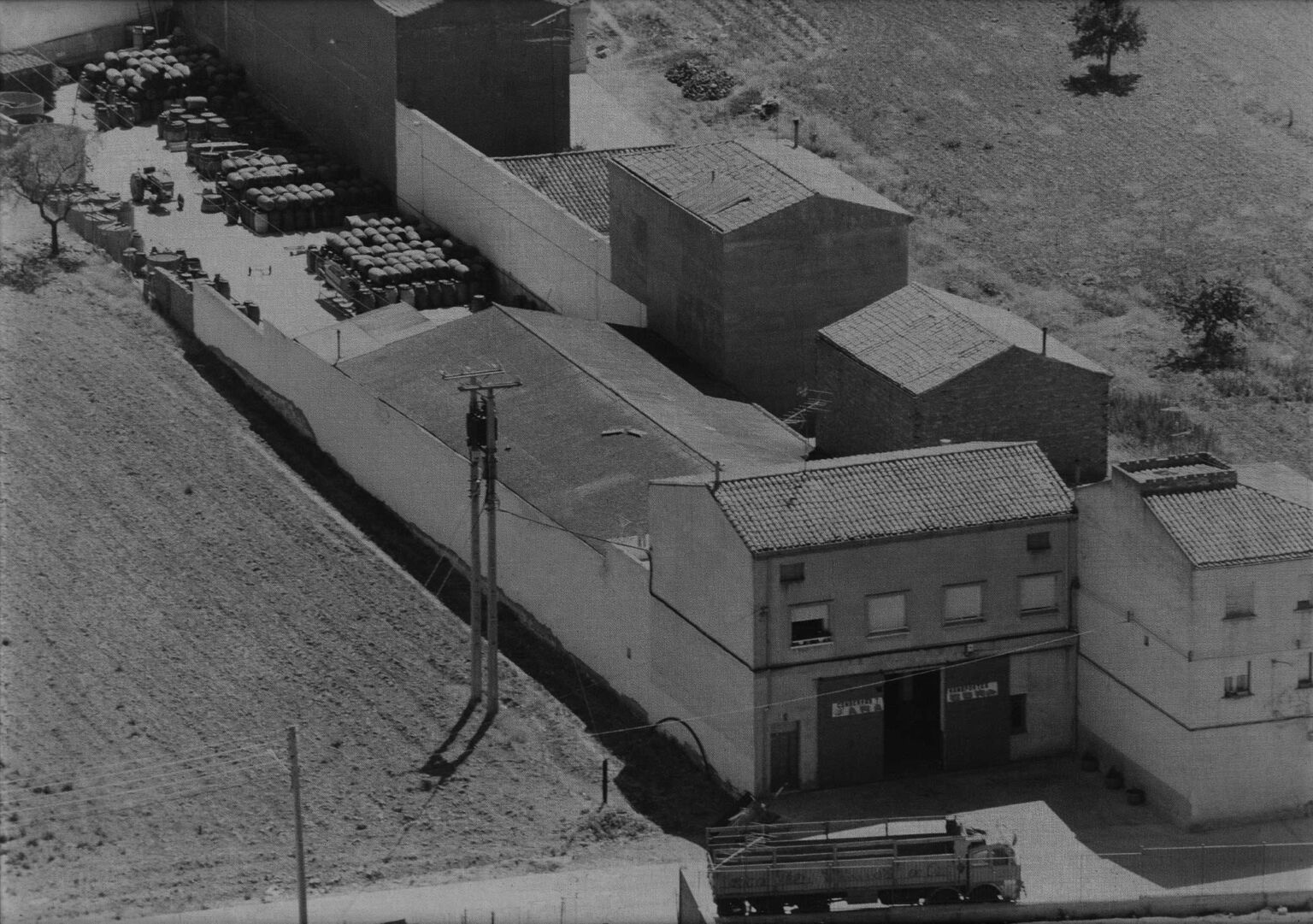foto antigua de la empresa en 1963